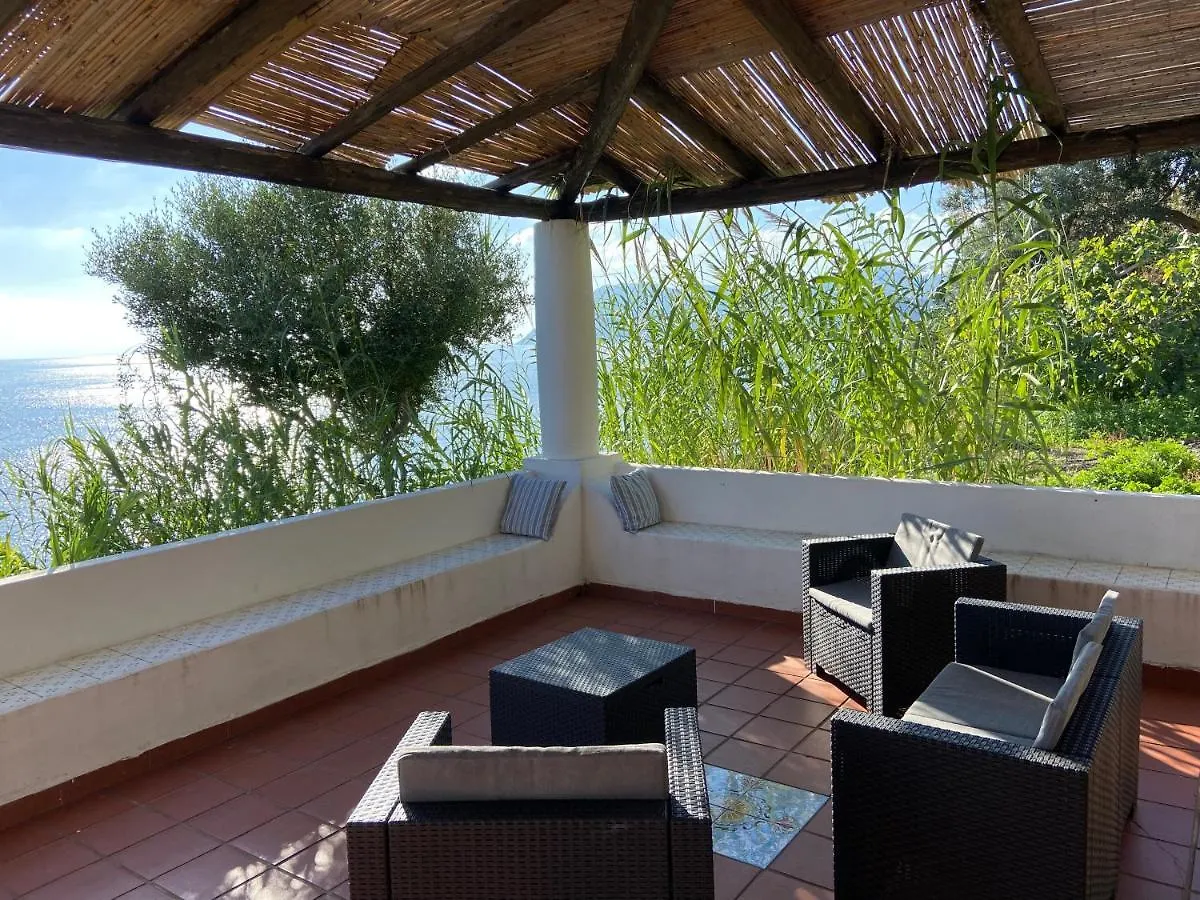 Villa Mare - Suspended Over The Sea Липари Италия