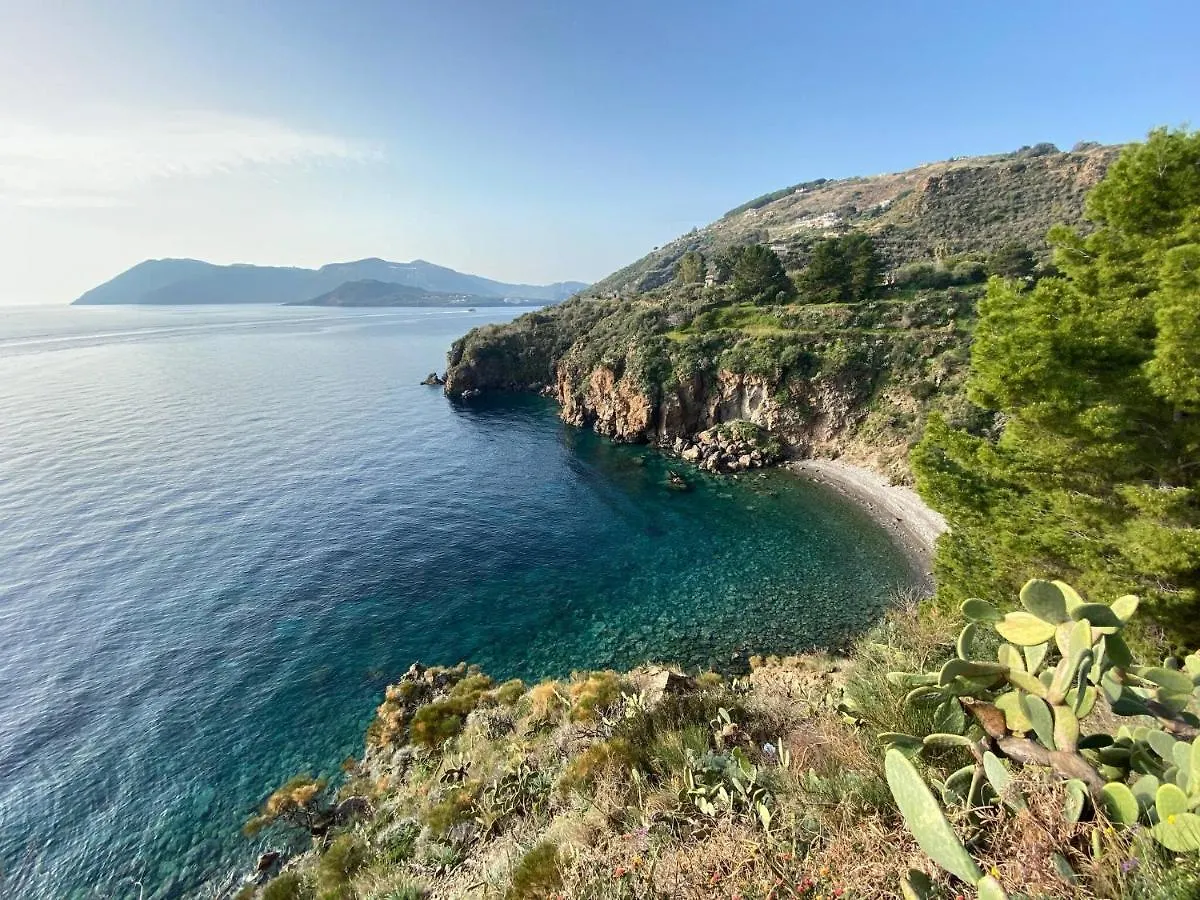 Villa Mare - Suspended Over The Sea Липари Италия