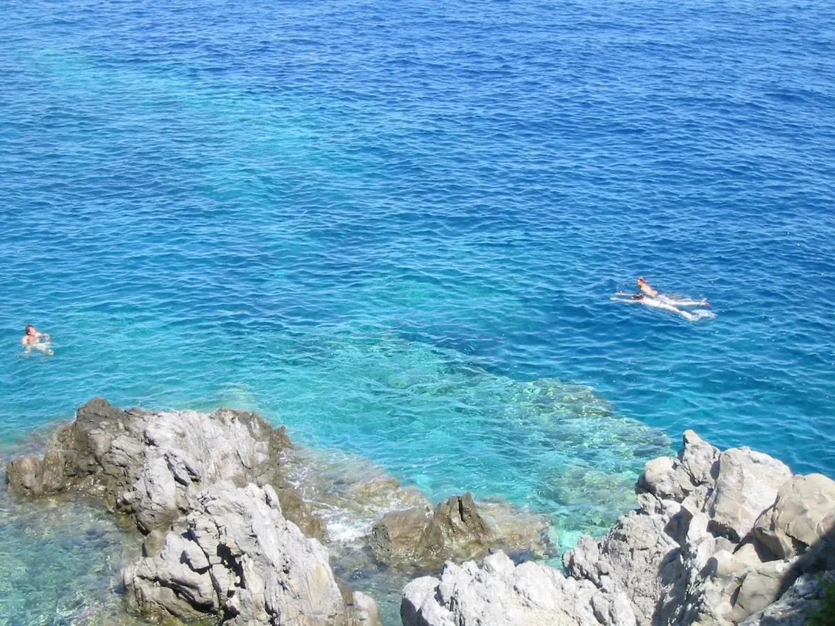 Villa Mare - Suspended Over The Sea リーパリ